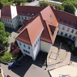 Am Mittwoch, den 23.06.2021 ist der letzte Schultag in diesem Schuljahr und der Unterricht endet um 11:00 Uhr. Am Mittwoch, den 23.06.2021 ist der letzte Schultag in diesem Schuljahr und der Unterricht endet um 11:00 Uhr.