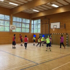 Basketballspiel der Schüler und der Pädagogen am 12. April 2024