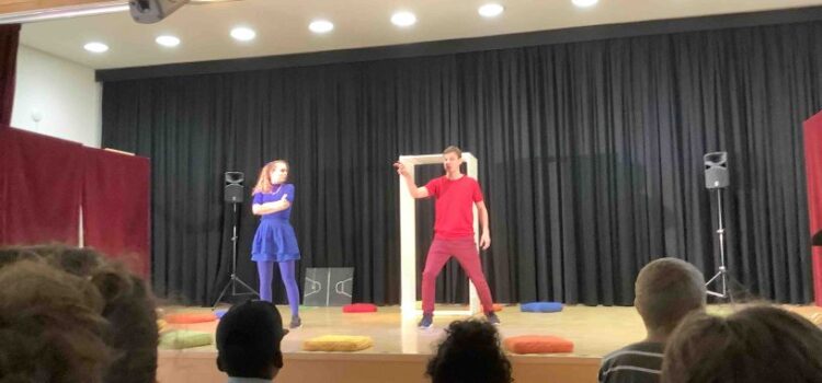 Theater in der Albatros-Schule: „Gut so!“ Theater in der Albatros-Schule: „Gut so!“